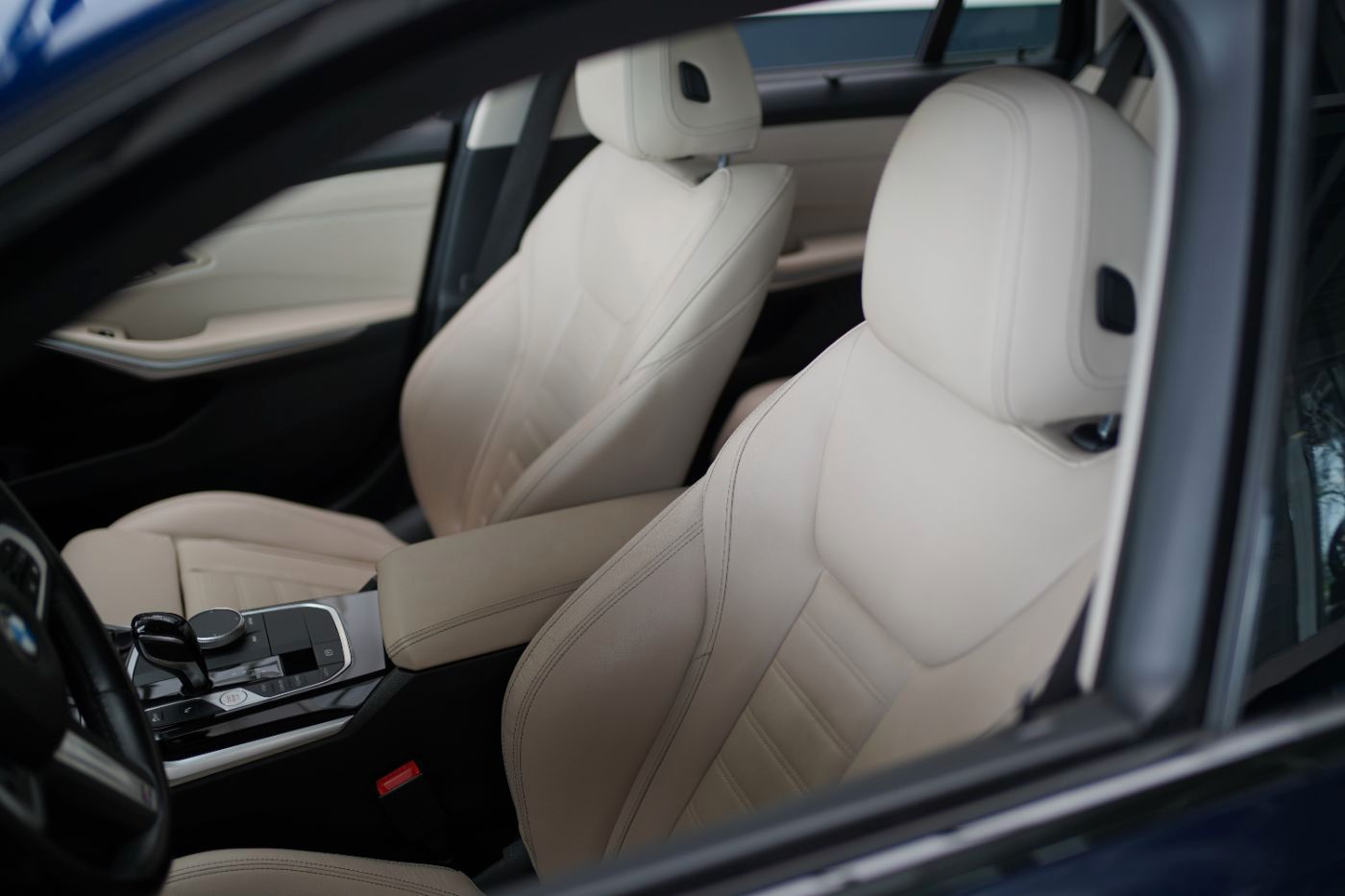 Fahrzeugabbildung BMW 320d Sport Line +AHK+Komfortzugang+HeadUp+LED