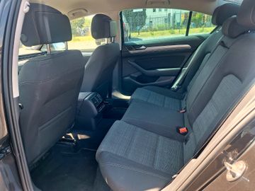 Volkswagen Passat - 12