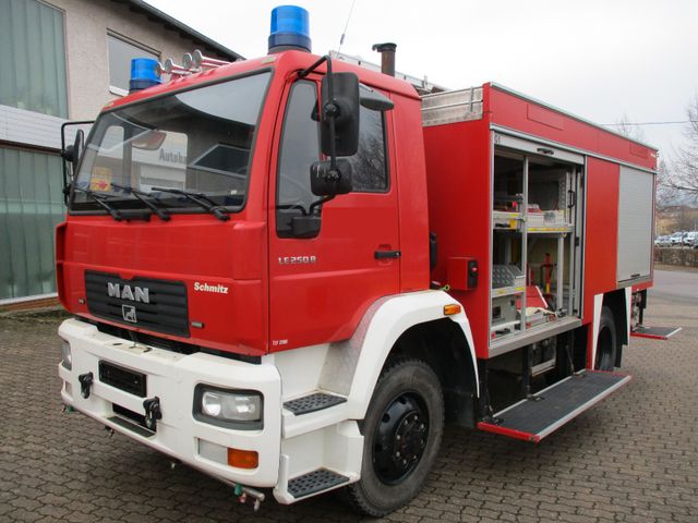 MAN LE 250 B 4x4 Allrad Feuerwehr Wohnmobil WOMO