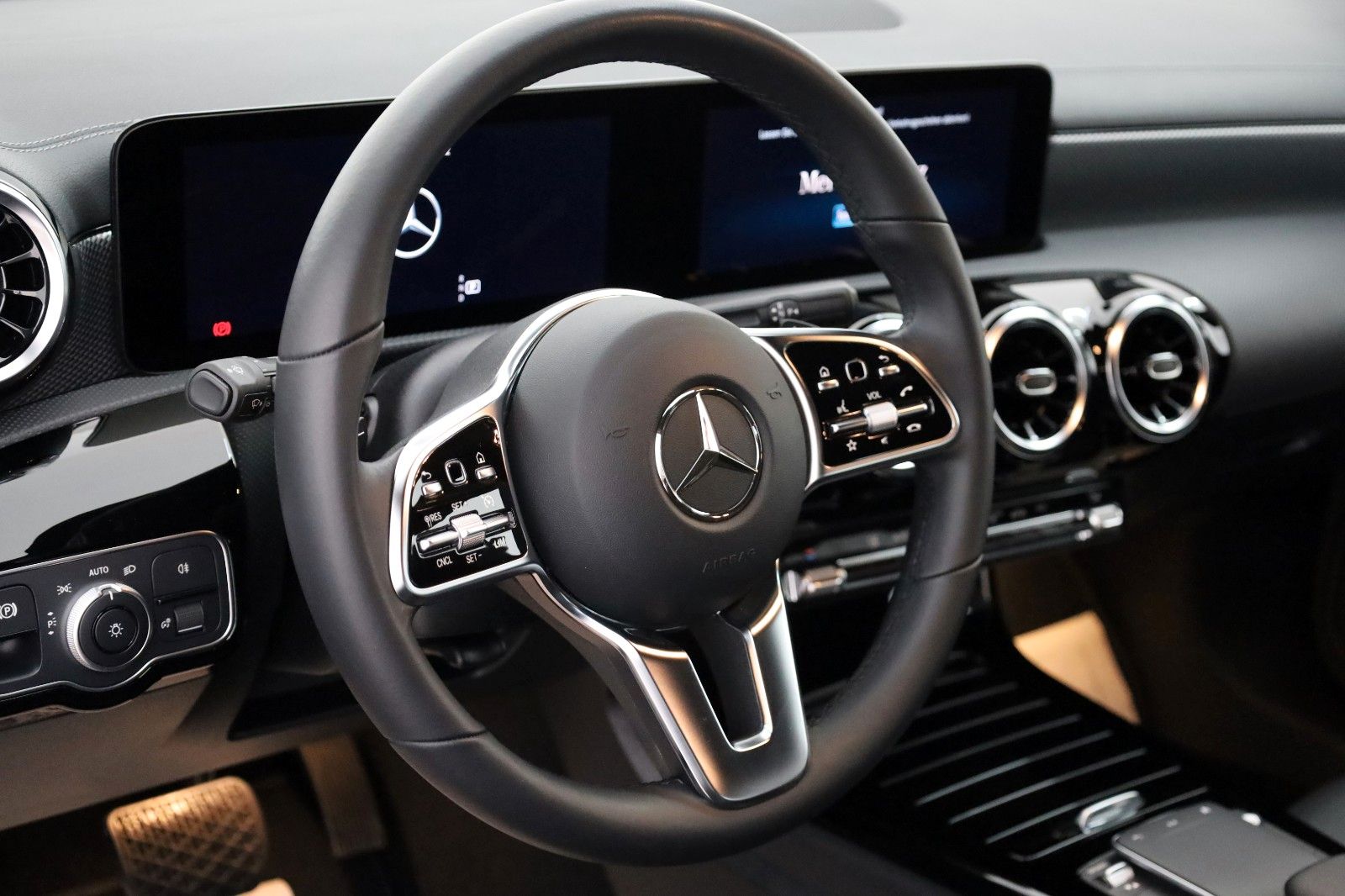 Fahrzeugabbildung Mercedes-Benz CLA 200d SB Leder,Navi,LED,Kamera,SH,SR+WR