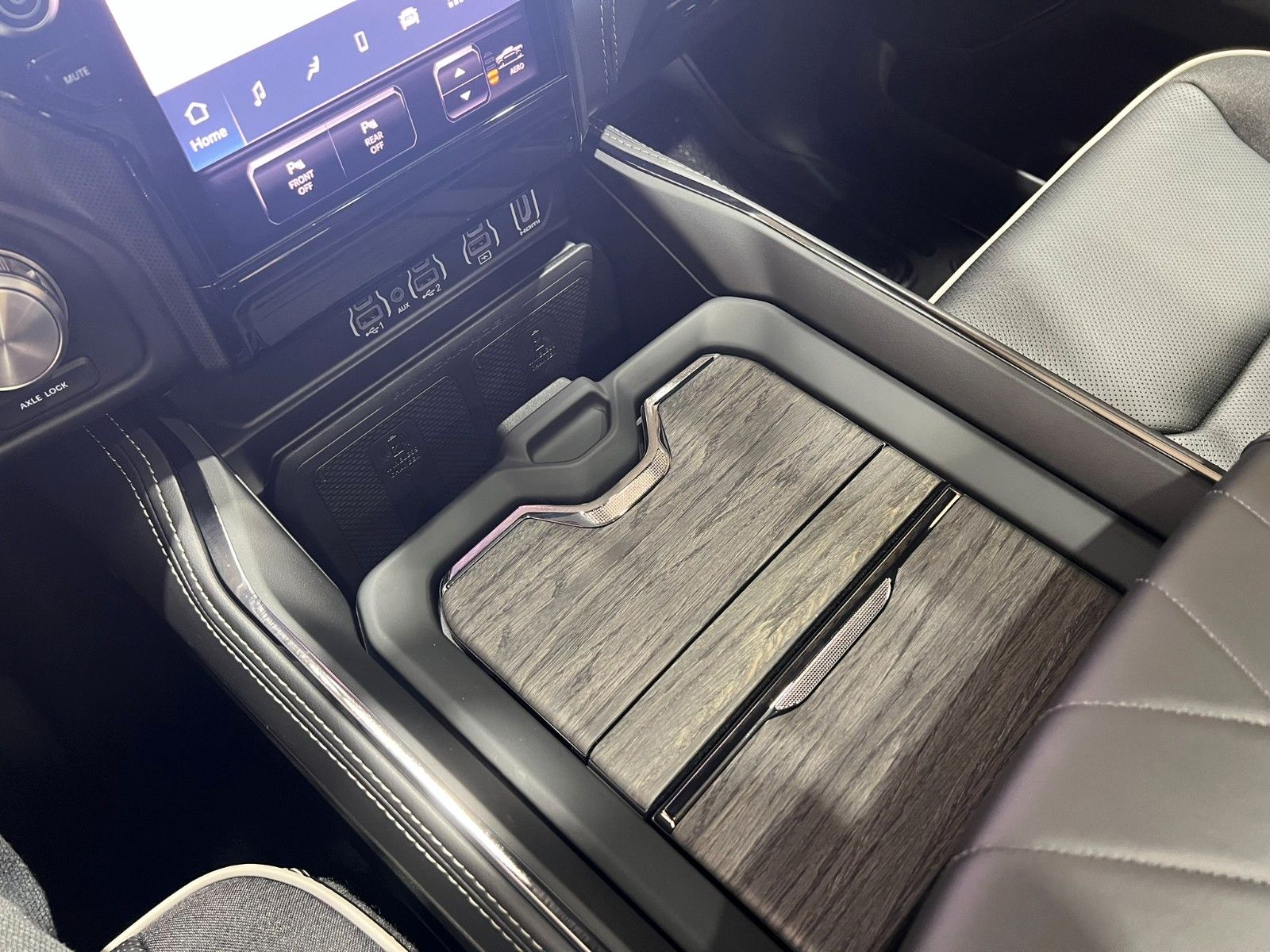 Fahrzeugabbildung Dodge RAM 1500 Limited Night  H/O 3.0L