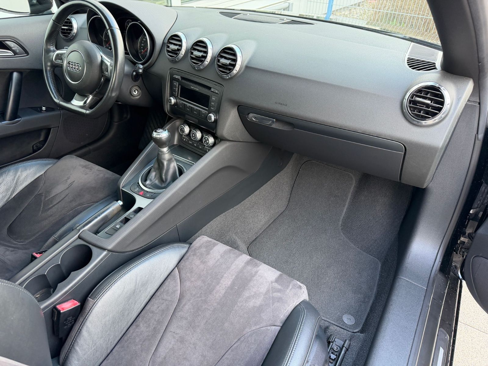 Audi TT 1.8 TFSI Roadster S-Line foto 15