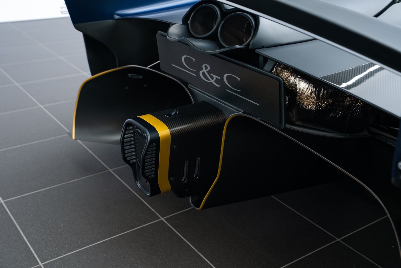 Fahrzeugabbildung Aston Martin Valkyrie /*1 of 150*/SERVICEPACK/FULL PPF