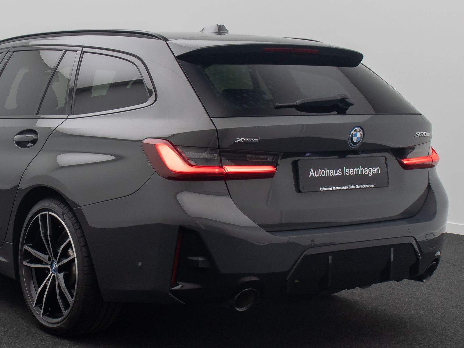 Fahrzeugabbildung BMW 330e xD MSport Kamera HUD DAB AHK Komfort 19Zoll