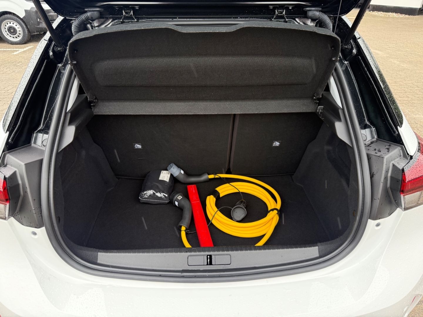 Fahrzeugabbildung Opel Corsa-e F Edition SHZ+LHZ+Kamera+11KW Charger