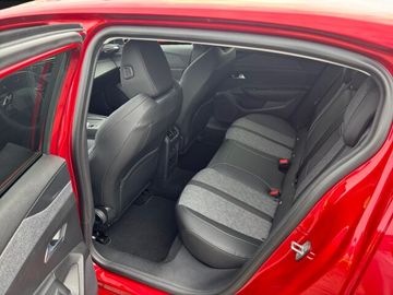 Peugeot 408 - 8