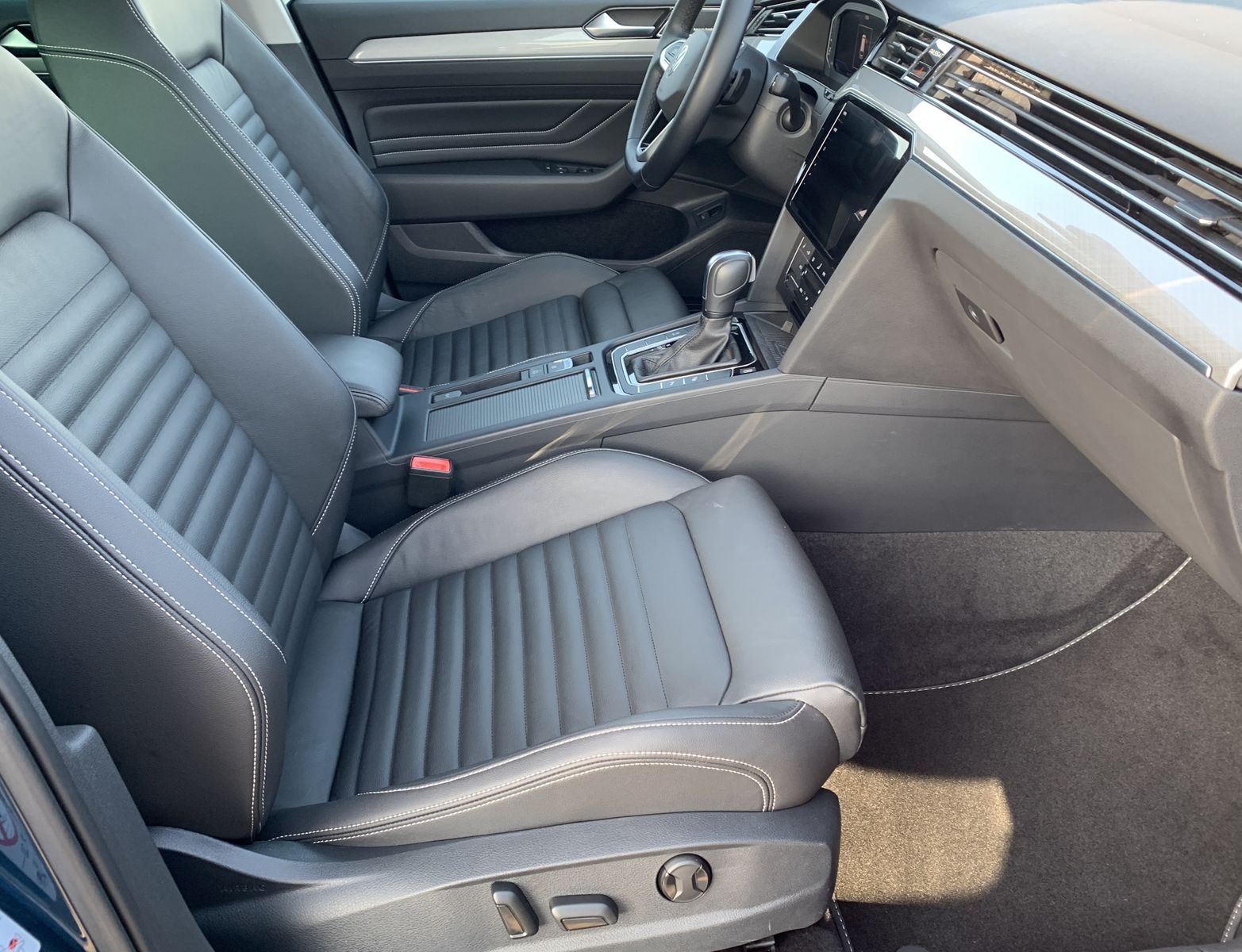 Fahrzeugabbildung Volkswagen Passat Variant 2.0 TDI*Leder*IQ.LIGHT*Cam*Leder*