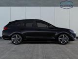 Hyundai i30 Kombi FL 1.5 T-GDI 7-DCT 2WD ADVANTAGE Pa... - mit Benzin-Antrieb: Schwarz, Stoff, mit ABS, Kombi, mit Klimaautomatik