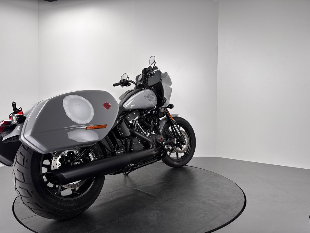 Fahrzeugabbildung Harley-Davidson LOW RIDER ST FXLRST *NEUWERTIG *1. HAND