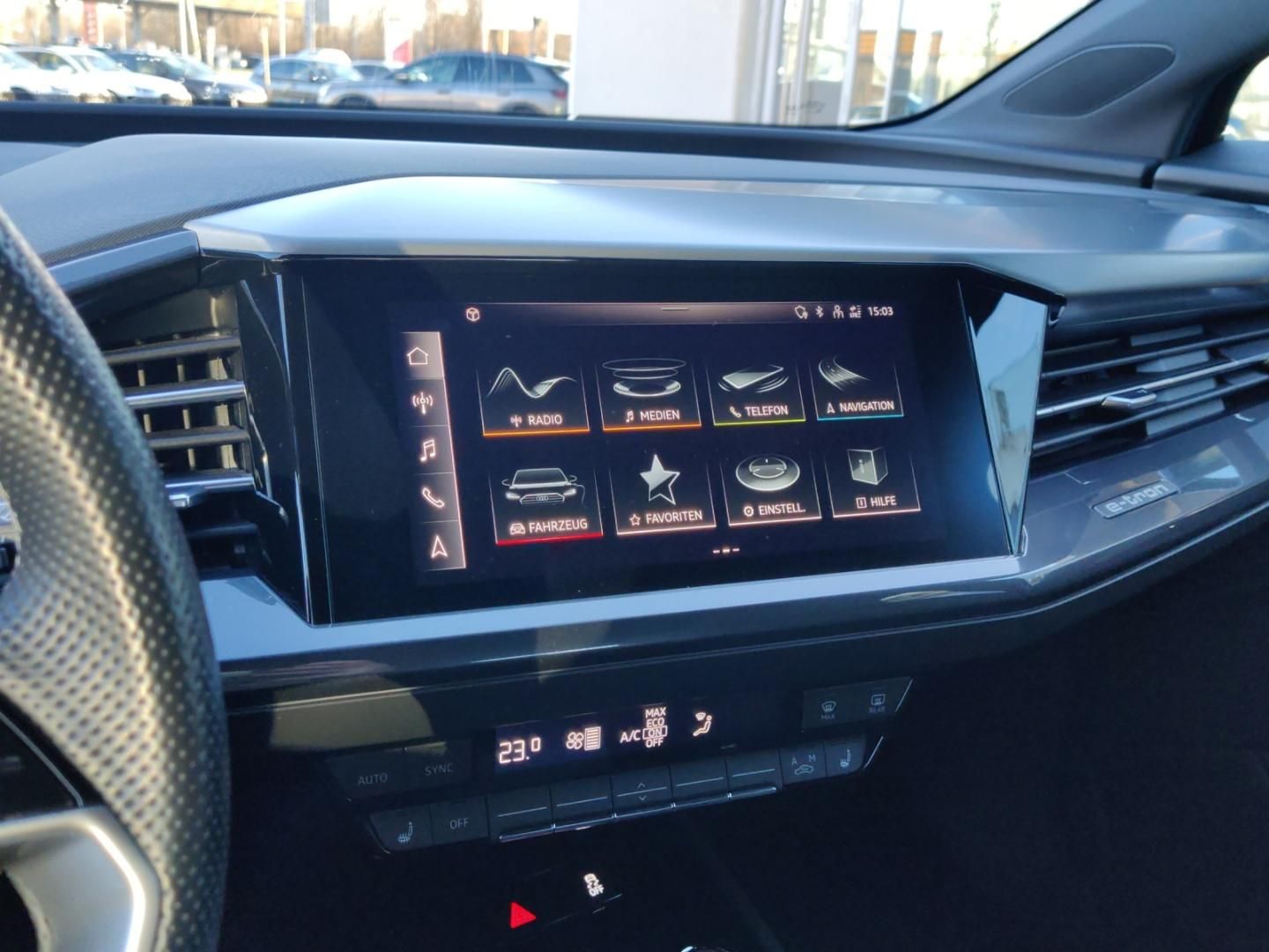 Fahrzeugabbildung Audi Q4 e-tron 40 S Line Matrix Navi Pano
