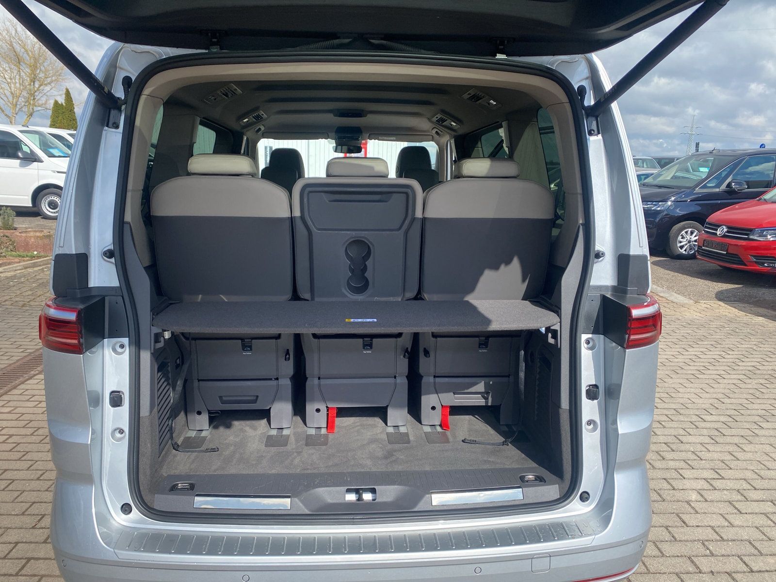 Fahrzeugabbildung Volkswagen T7 Multivan 2.0 TDI DSG Style MATRIX STANDHZG