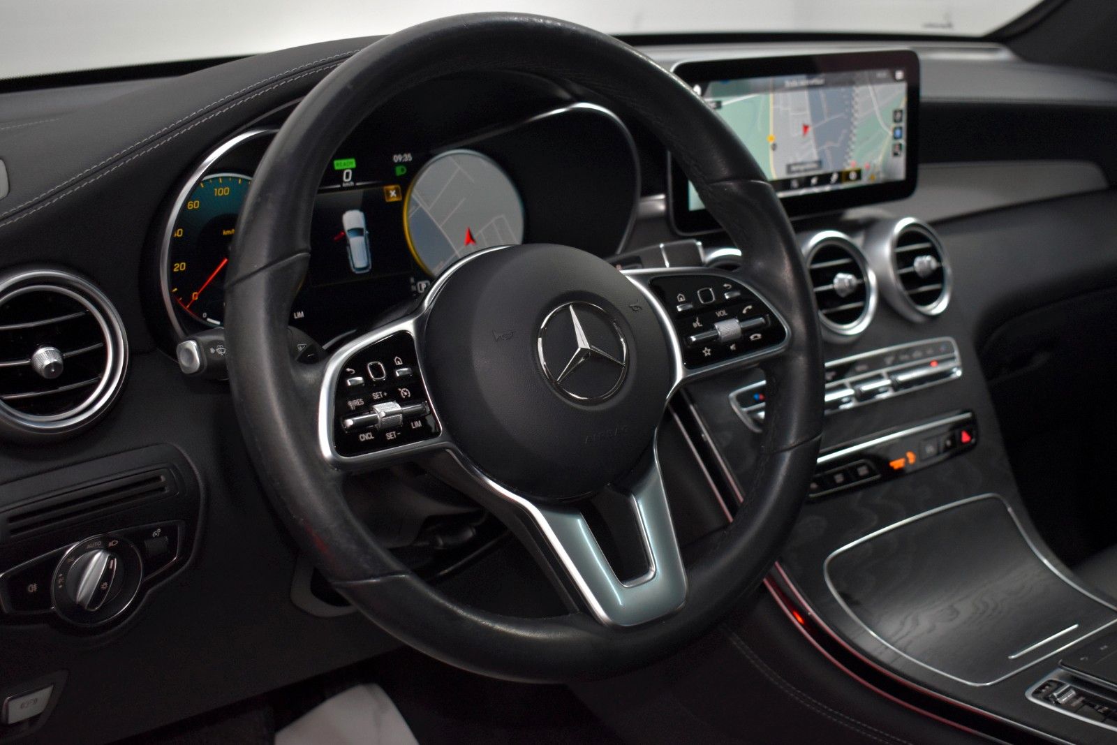 Fahrzeugabbildung Mercedes-Benz GLC 200 4Matic,Leder,Navi,LED,Kamera,Panoram,AHK