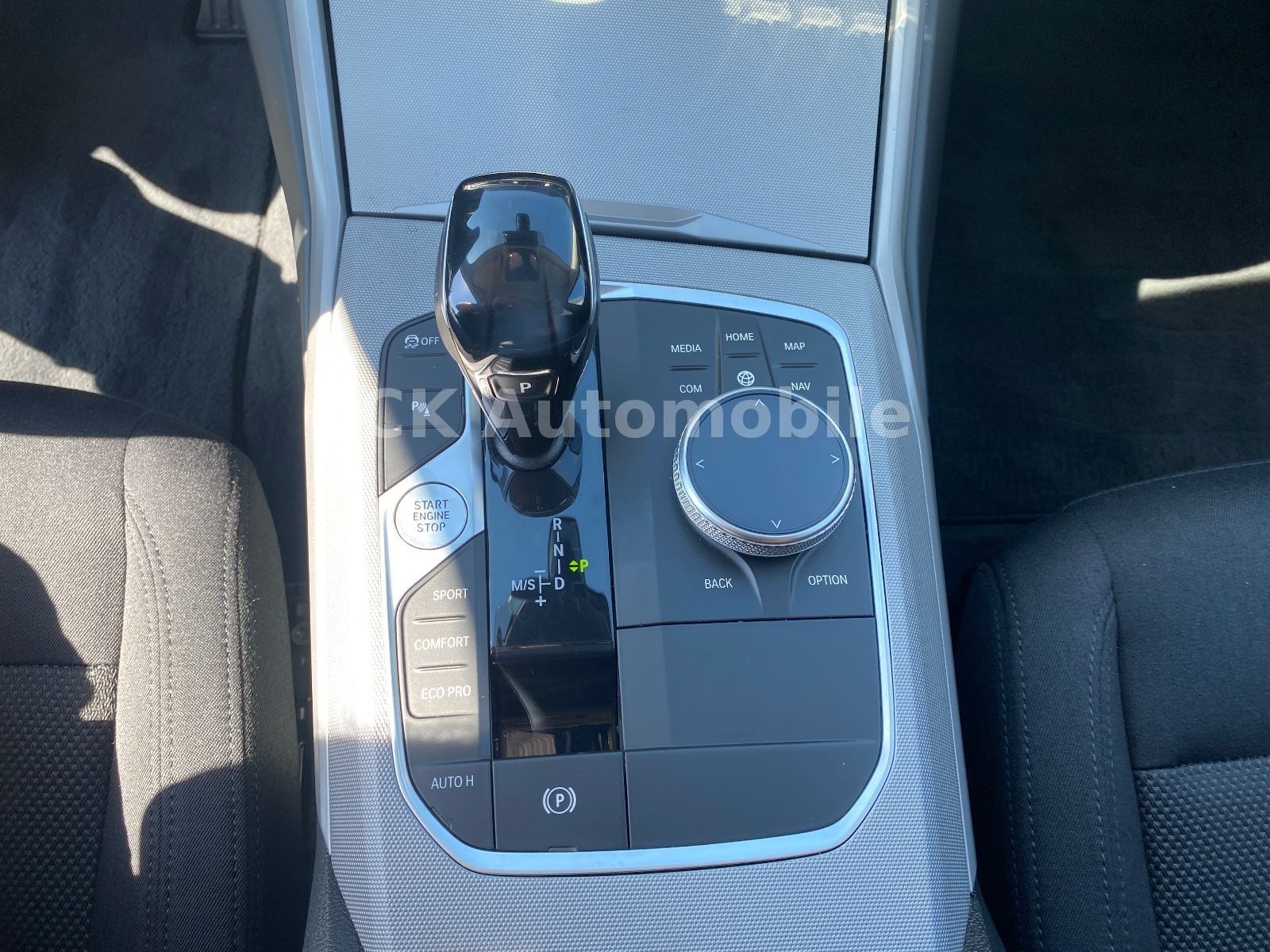Fahrzeugabbildung BMW 318d Touring Advantage/LiveCockpit/Navi/Laser/AH