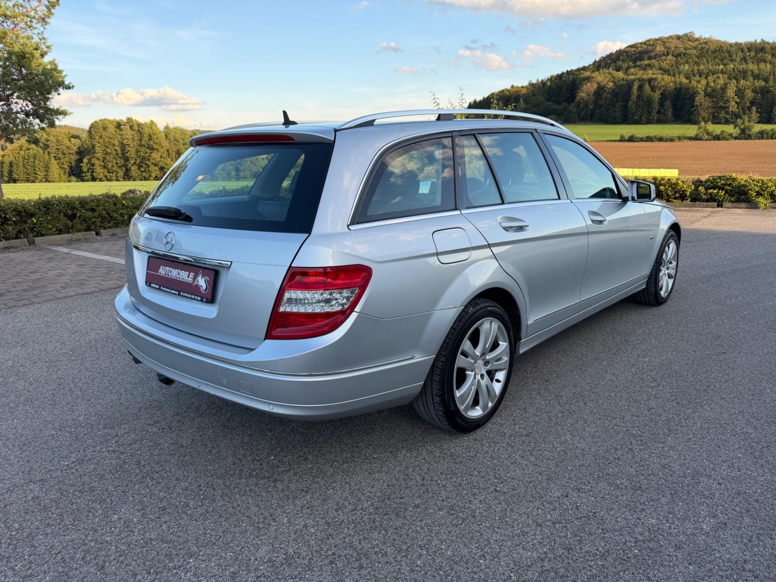 Mercedes-Benz C200 2009 — двигун 1.796 cm³, 184 HP (135kW)