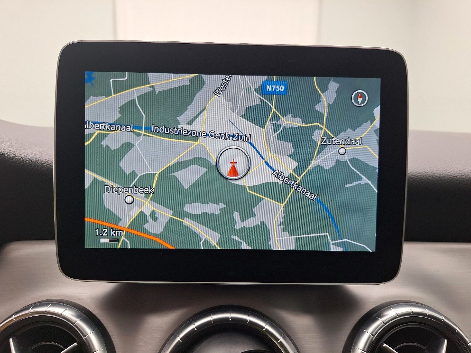 Fahrzeugabbildung Mercedes-Benz CLA 180 SB AMG-LINE/NAVI/LED/LEDER/PANO/SHZ