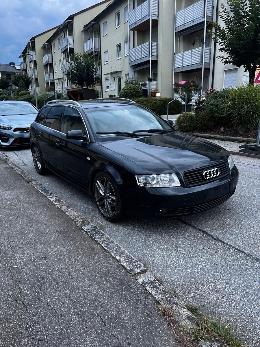 Audi A4 2004 — rear view