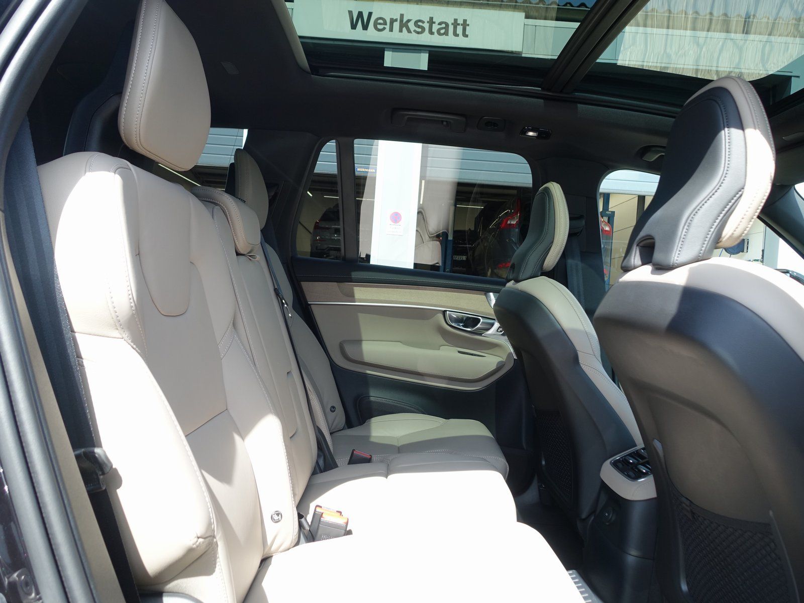 Volvo XC90 Plus T8 AWD Plug-in Hybrid Pano B&W HuD AHK foto 8
