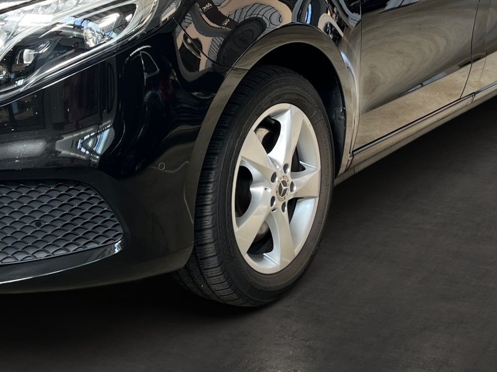 Fahrzeugabbildung Mercedes-Benz V 250 AVG extralang 7 Sitze LED 2,5t AHK ele. ST