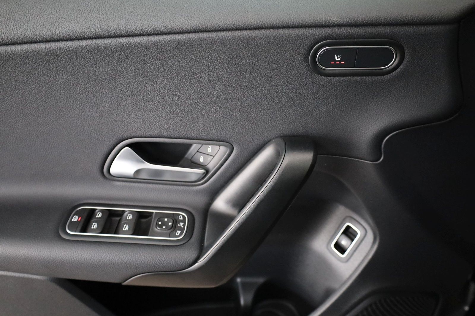 Fahrzeugabbildung Mercedes-Benz A 250e Lim. T.Leder,Navi,LED,Park Paket,Kamera