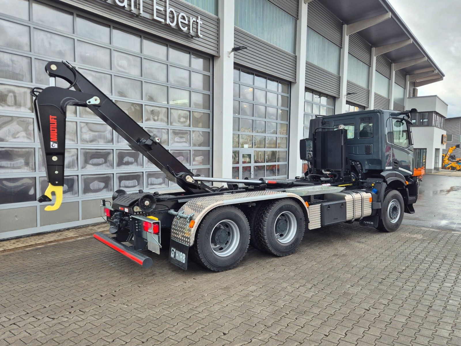 Fahrzeugabbildung Iveco AD300X54Z/P HR 6x4 Abrollkipper
