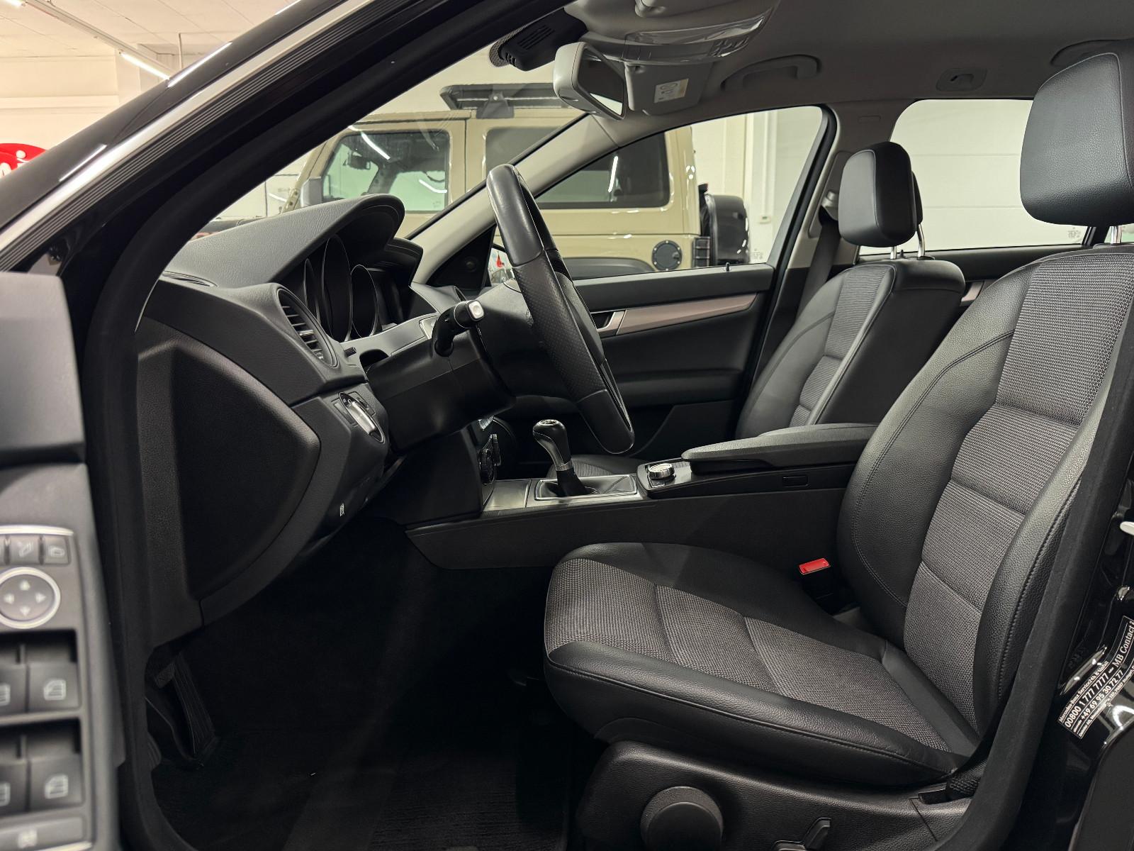 Mercedes-Benz C 180 T-Modell Avantg. NAVI/U-FREI/MB SERVICE!