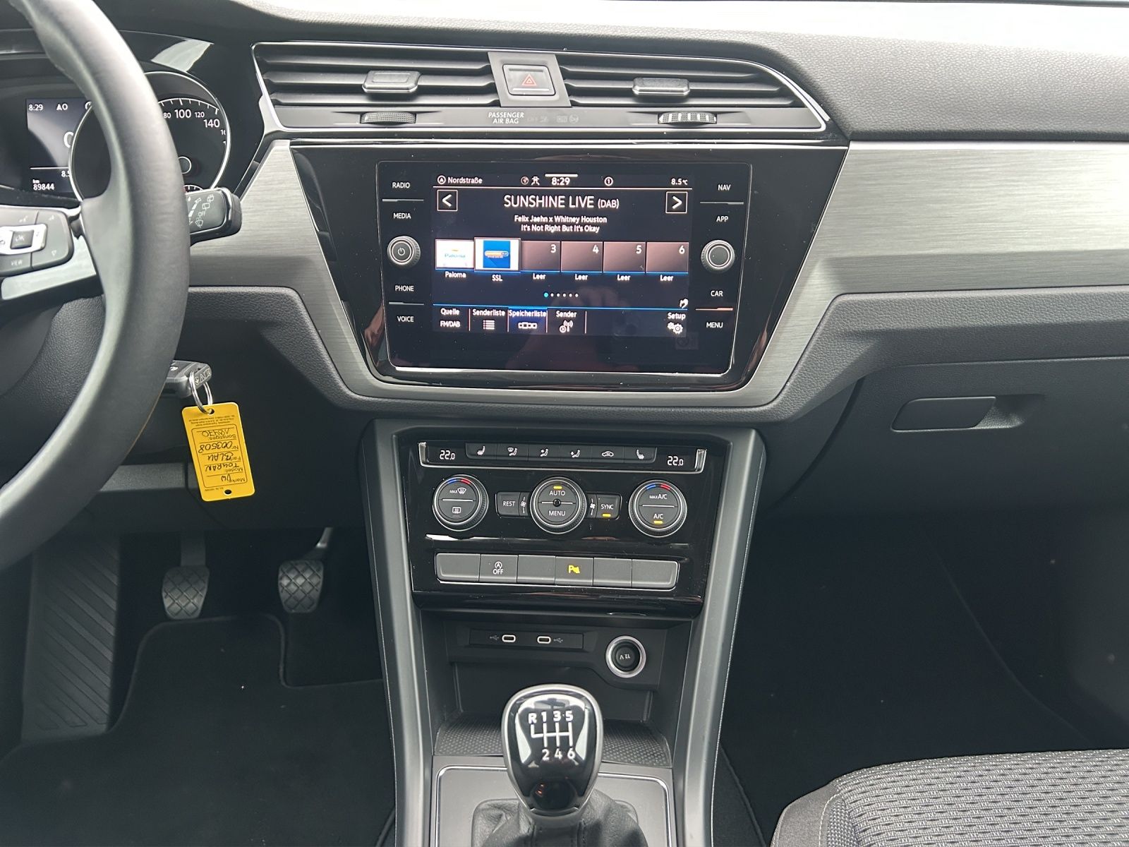 Fahrzeugabbildung Volkswagen Touran TDI Comfortline Navi PDC SH LM