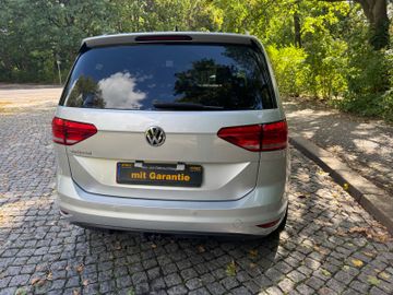 Volkswagen Touran - 11