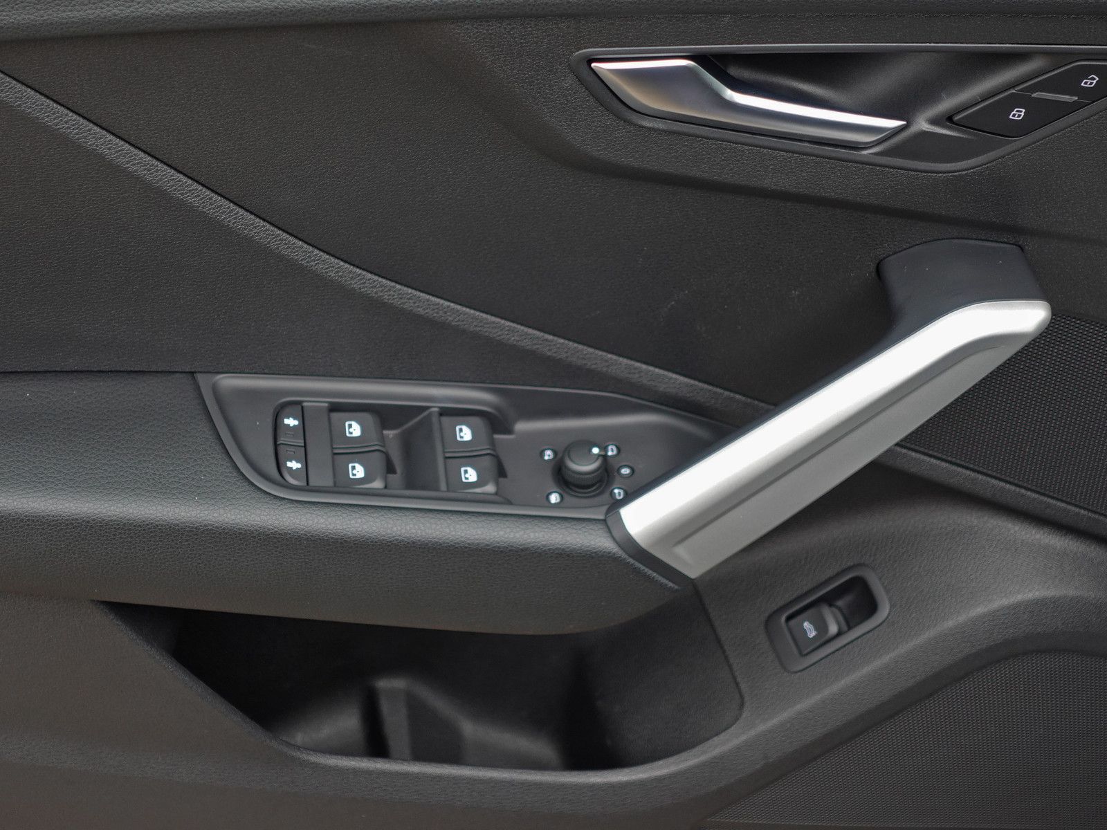 Fahrzeugabbildung Audi Q2 35 TFSI S tronic advanced Navi AHK Garantie
