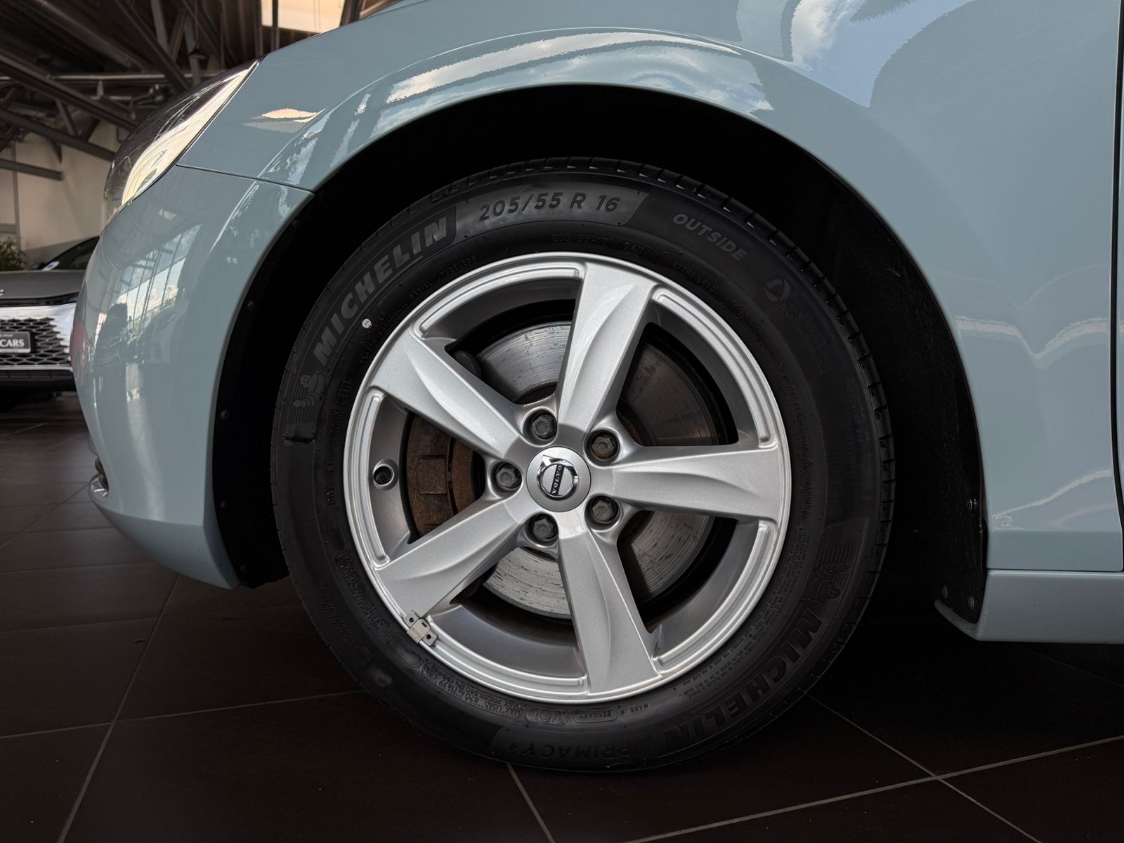 Fahrzeugabbildung Volvo V40 Kinetic SENSUS CONNECT LED SHZ PDC ALU