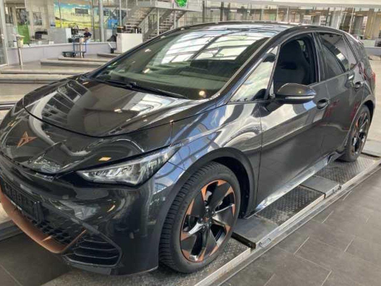 Cupra Born 150kW/62kWh NAVI LED KAMERA 19LM GJR