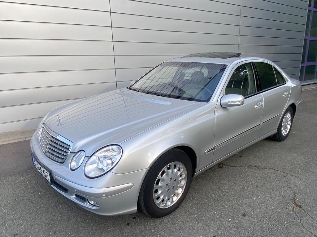 Mercedes-Benz E 260 Top gepflegt Sitzlüftung Schiebedach Leder