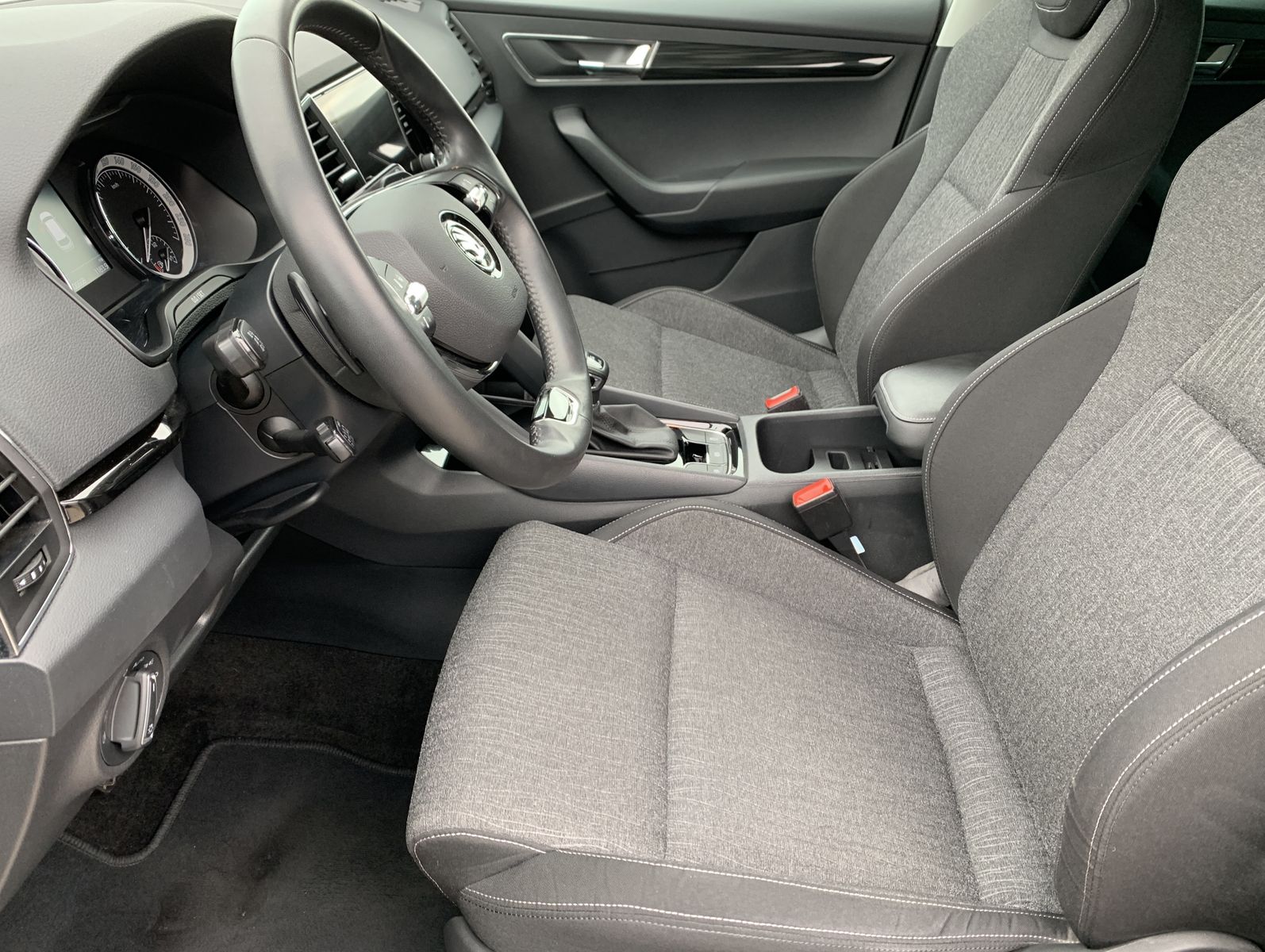 Fahrzeugabbildung SKODA Karoq 2.0 TDI*Style*4x4*LED*Cam*ACC*Navi*