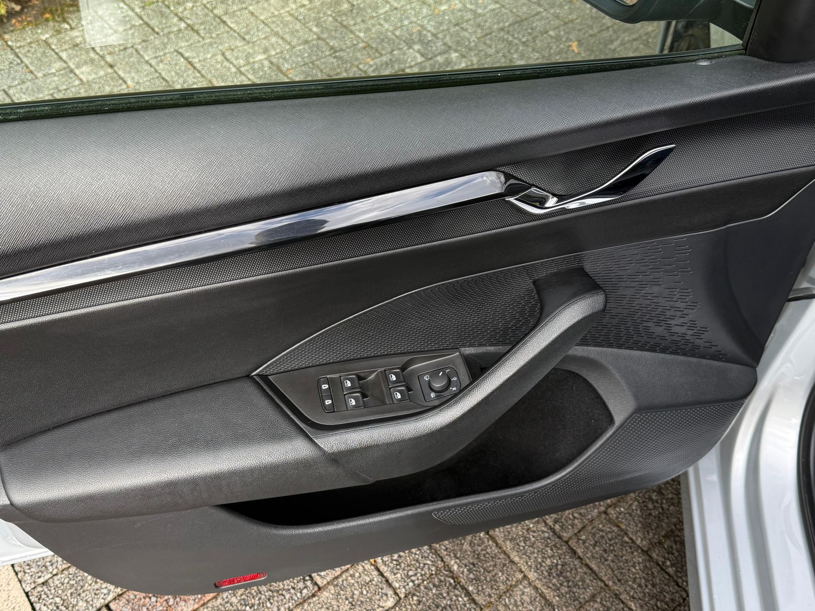 Fahrzeugabbildung SKODA Octavia 2.0 TDI Ambition LED+SHZ+AHK+CARPLAY+DAB