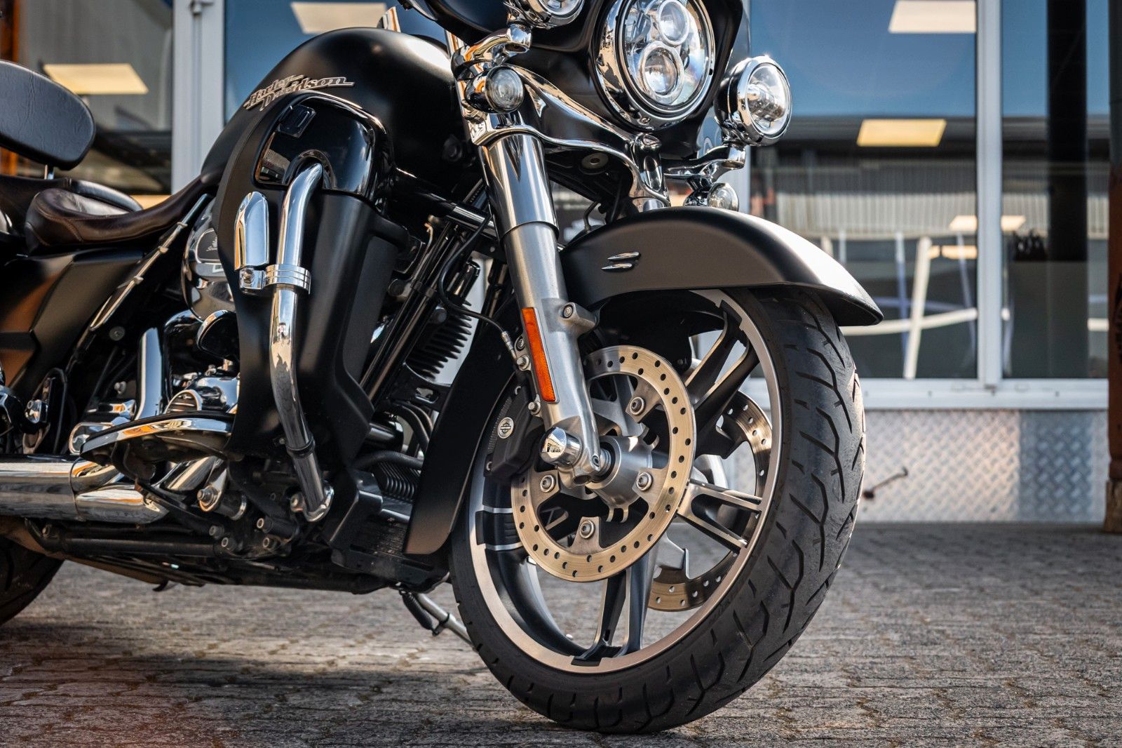 Fahrzeugabbildung Harley-Davidson Street Glide FLHX - JEKILL & HYDE -