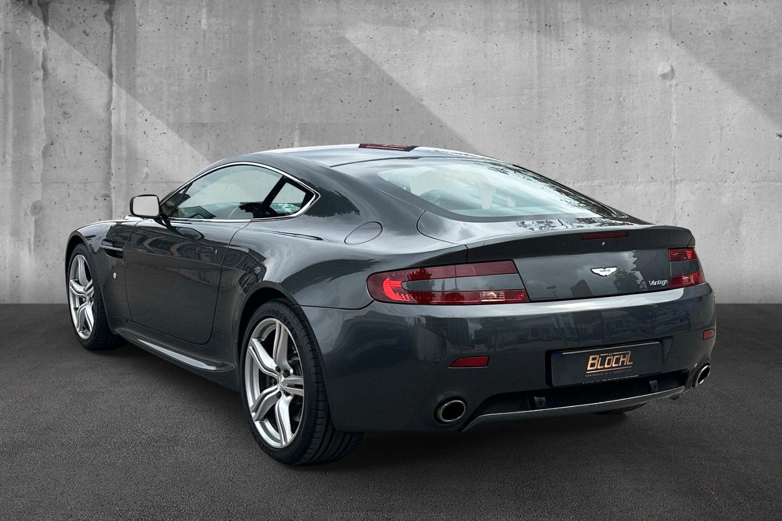 Fahrzeugabbildung Aston Martin V8 Vantage 4.7l