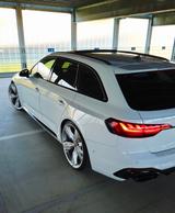 Audi RS4 LASER HEAD UP 360KAM RS DYN 280km/h B&O PANO - gebrauchte Audi RS4 aus dem Jahr 2022