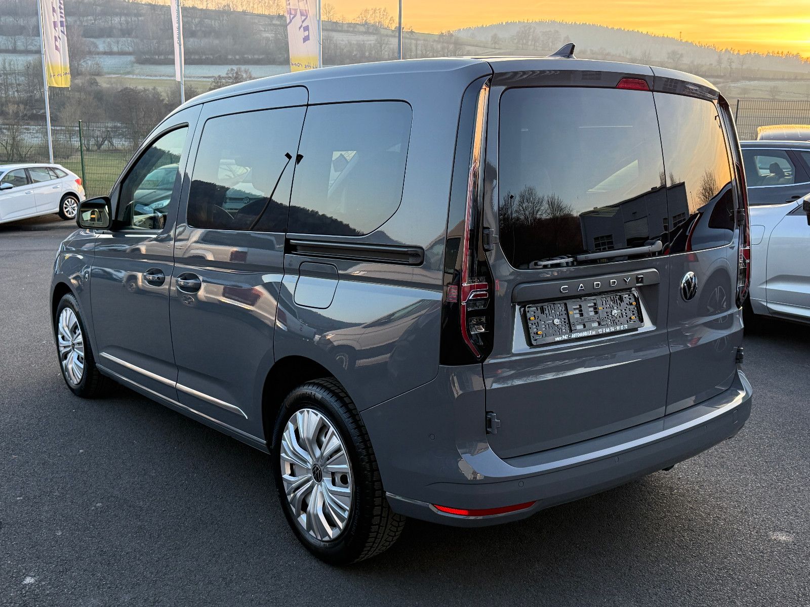 Fahrzeugabbildung Volkswagen Caddy Style TSI DSG ACC AHK Navi LED Kamera SHZ