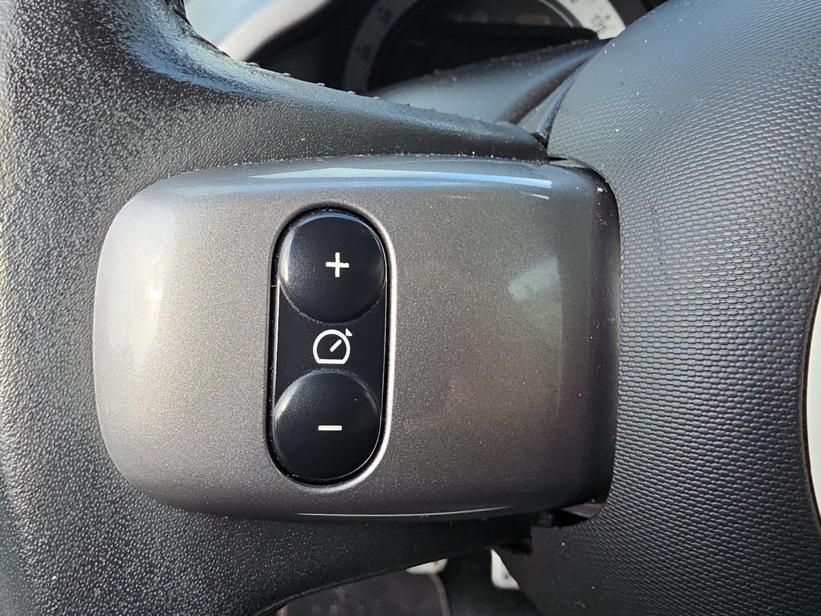 Fahrzeugabbildung Renault Twingo GT Tempomat SHZ PDC TÜV NEU