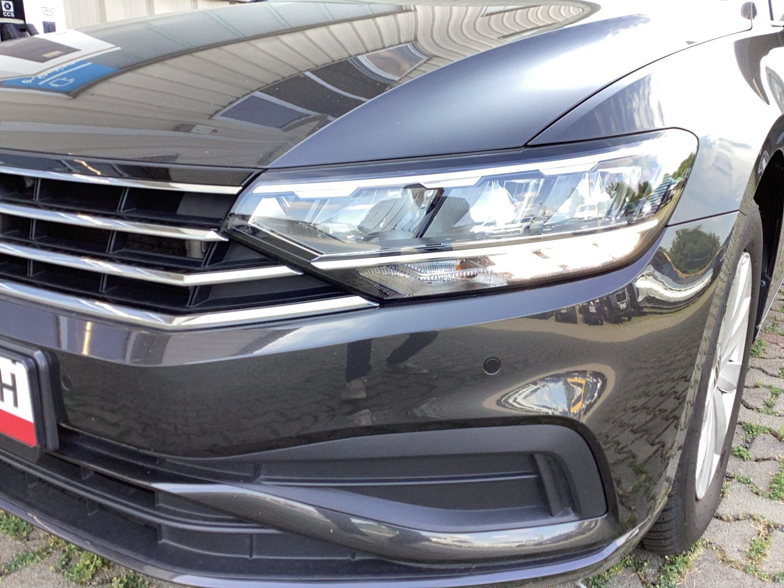 Fahrzeugabbildung Volkswagen Passat Variant TDI Conceptline LED Navi AHK SHZ