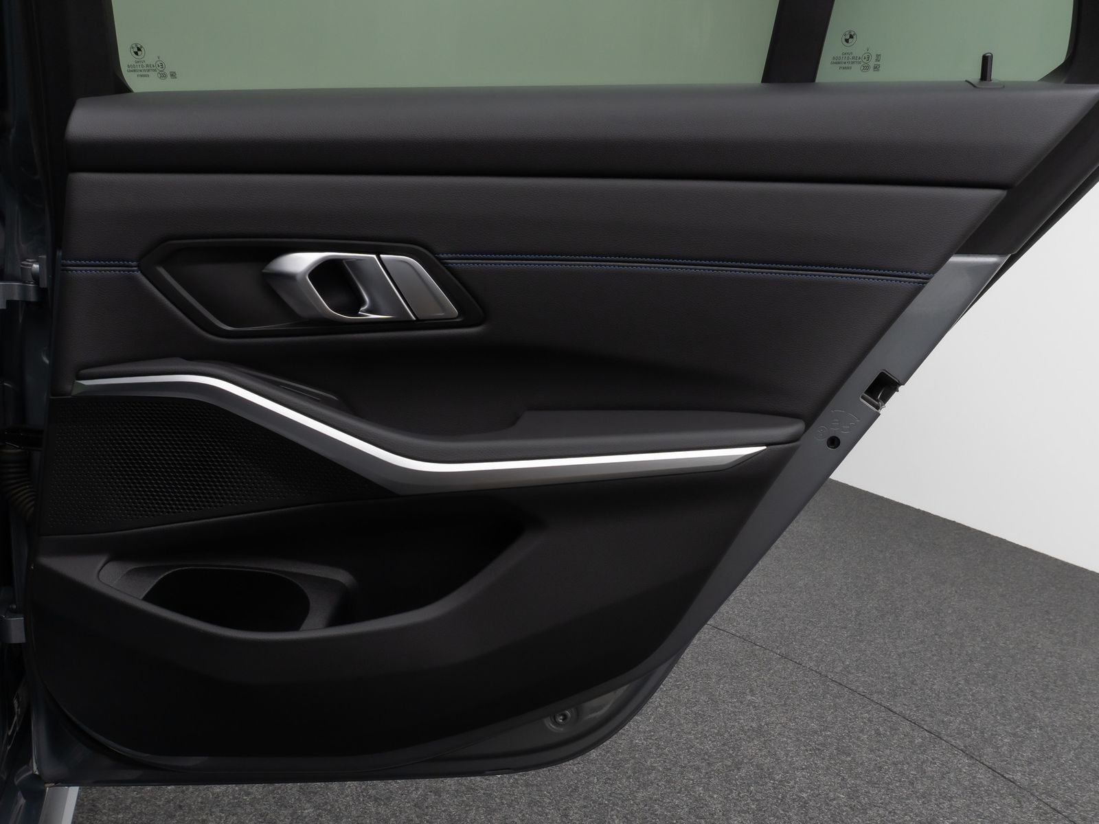 Fahrzeugabbildung BMW 330i xD M Sport Kamera HUD DAB HiFi Parks 19Zoll