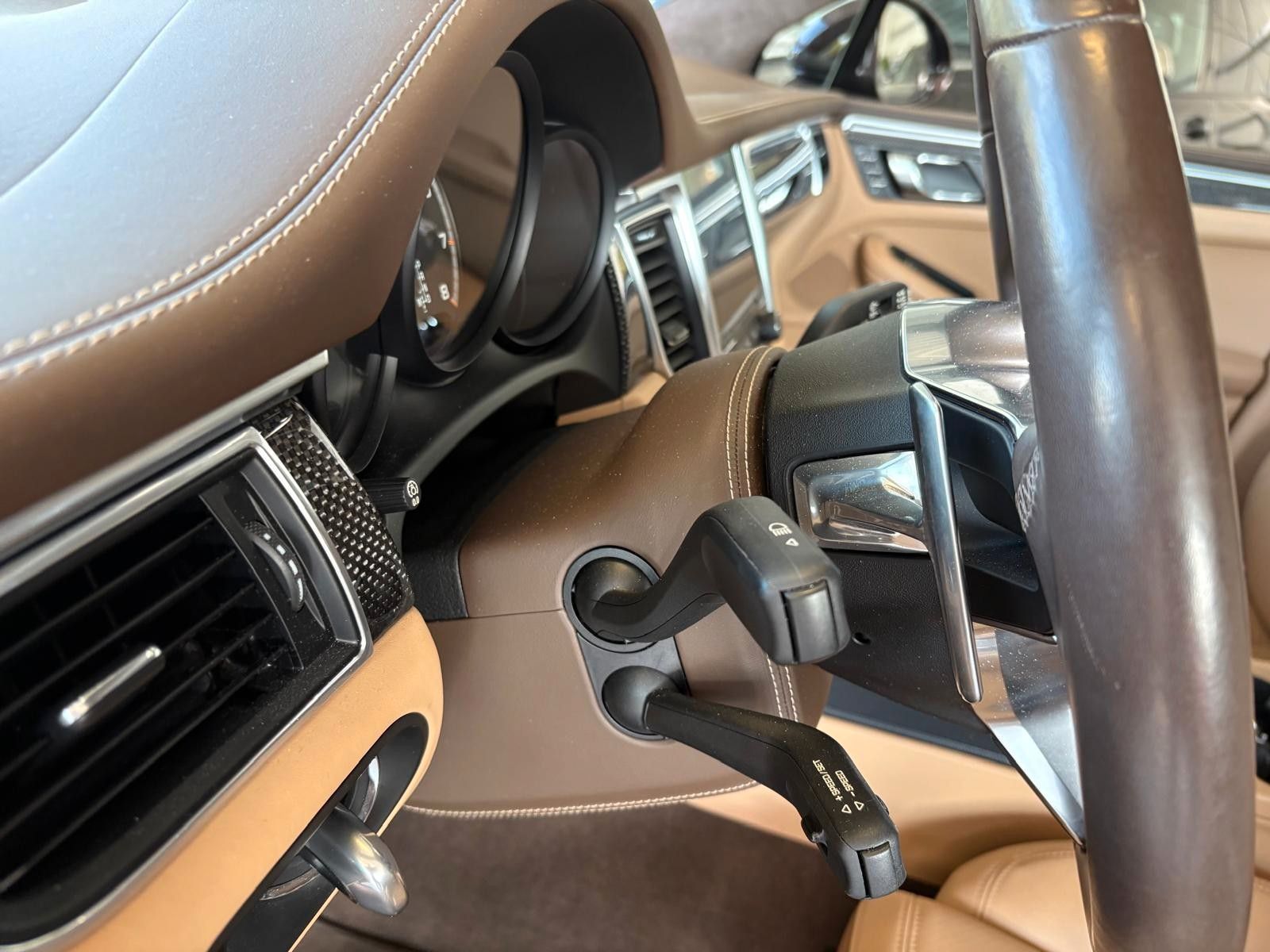 Fahrzeugabbildung Porsche Macan Turbo Scheckheft Porsche Leder exklusive
