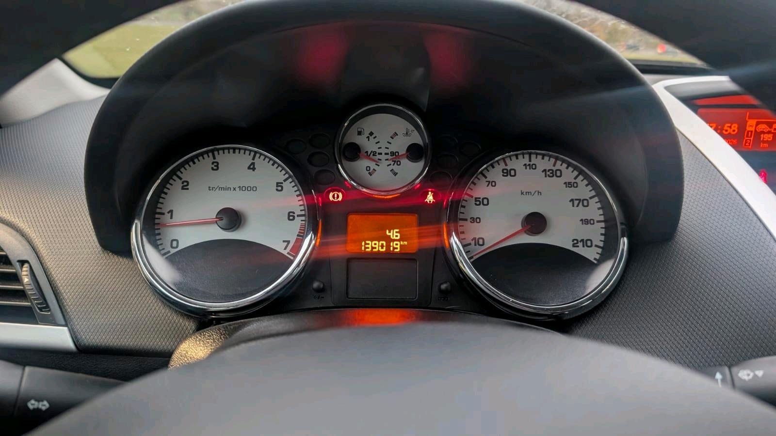 Peugeot 207 2011 — photo 8