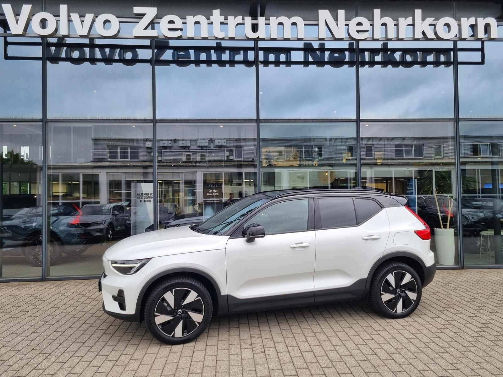 Fahrzeugabbildung Volvo XC40 Single Extended Plus 'Ganzjahresreifen'
