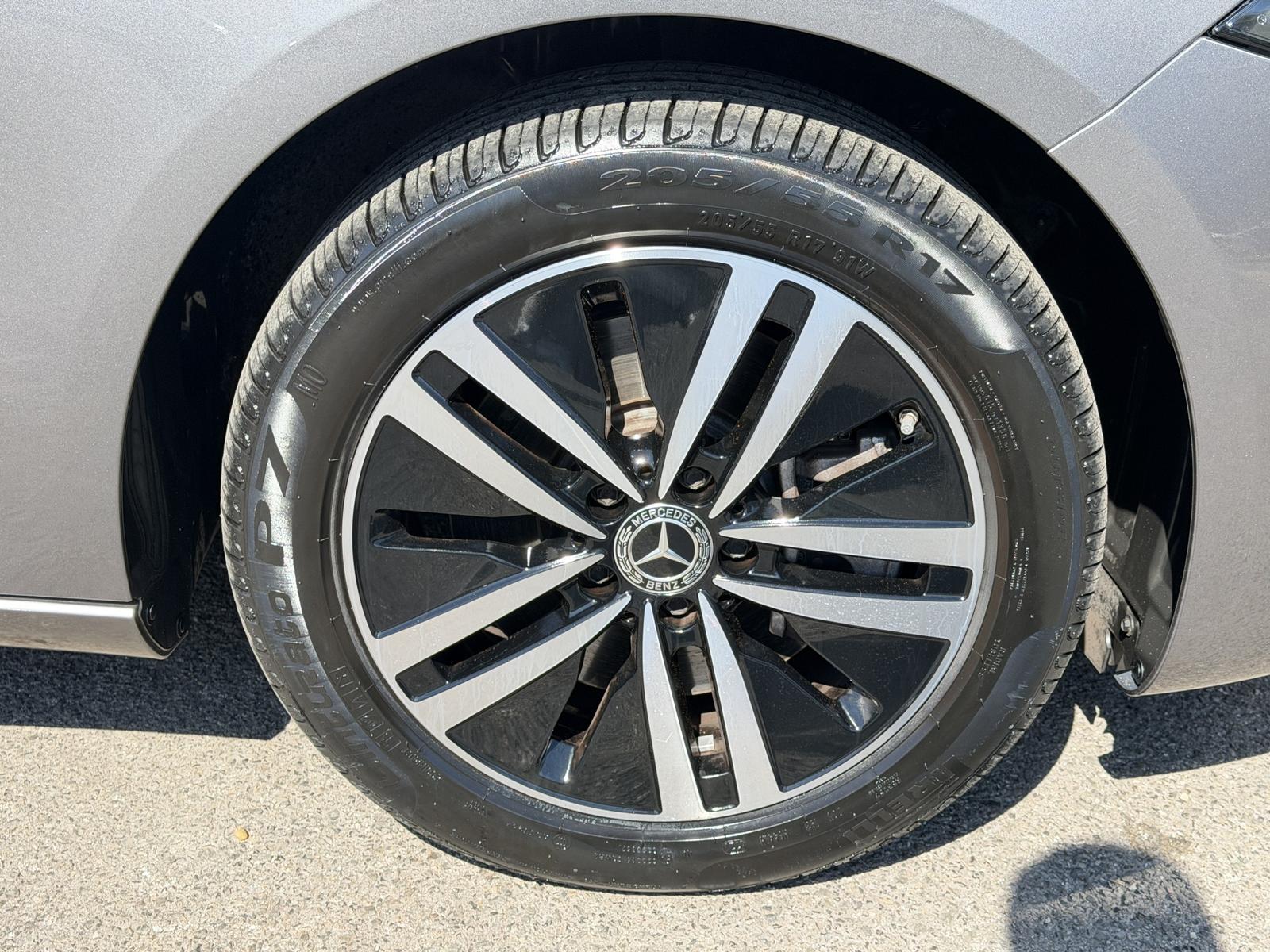 Mercedes-Benz A 250 e 8G-DCT Progressive | Pano | LED | DAB