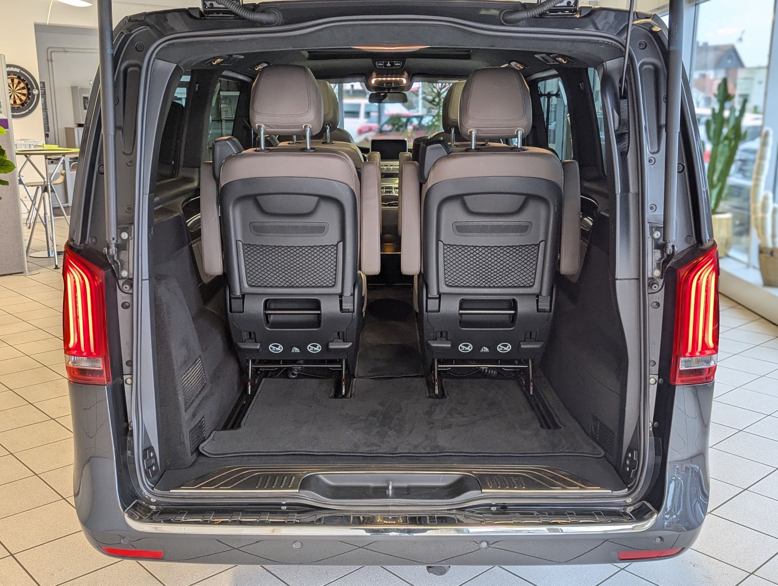 Fahrzeugabbildung Mercedes-Benz V 300 d EXCLUSIVE 4M lang Pano Nappa AHK VOLL 19