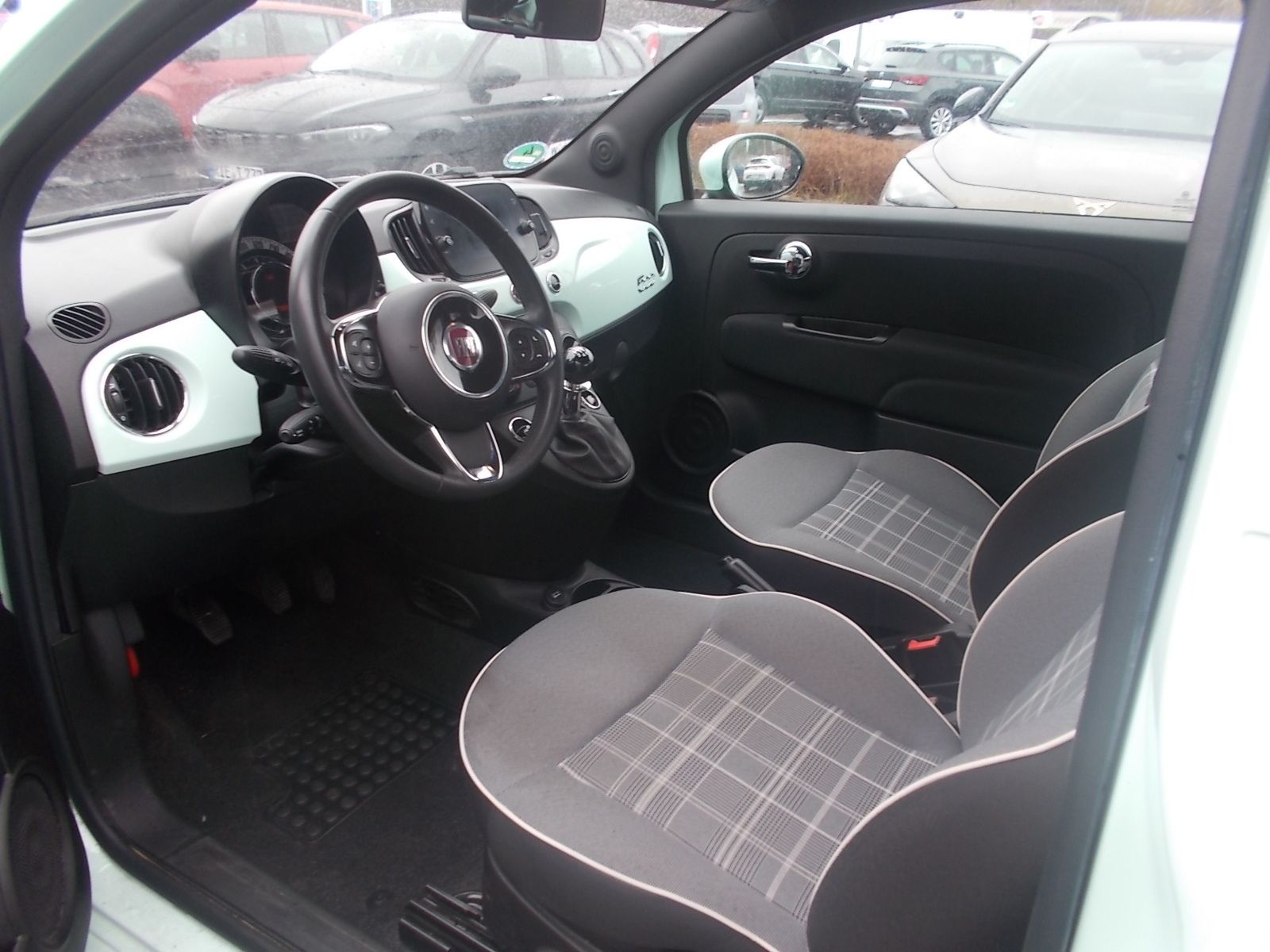 Fahrzeugabbildung Fiat 500 Lounge 1.0 Hybrid