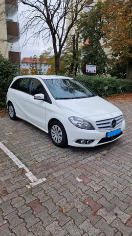 Mercedes-Benz B 180CDI-Diesel 2014,Unfallfrei MwSt Umsetzbar