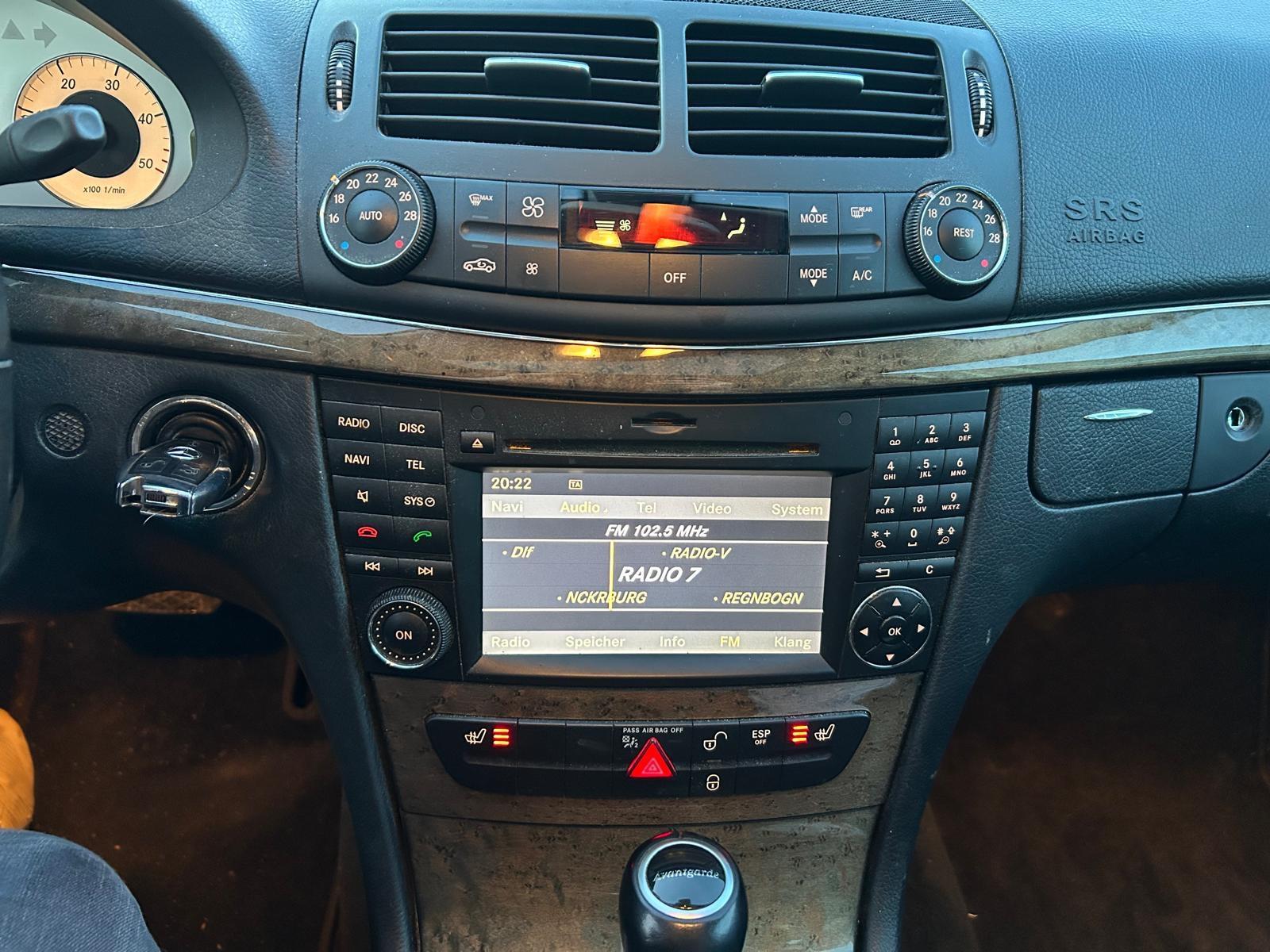 Mercedes-Benz E280 2009 — photo 11