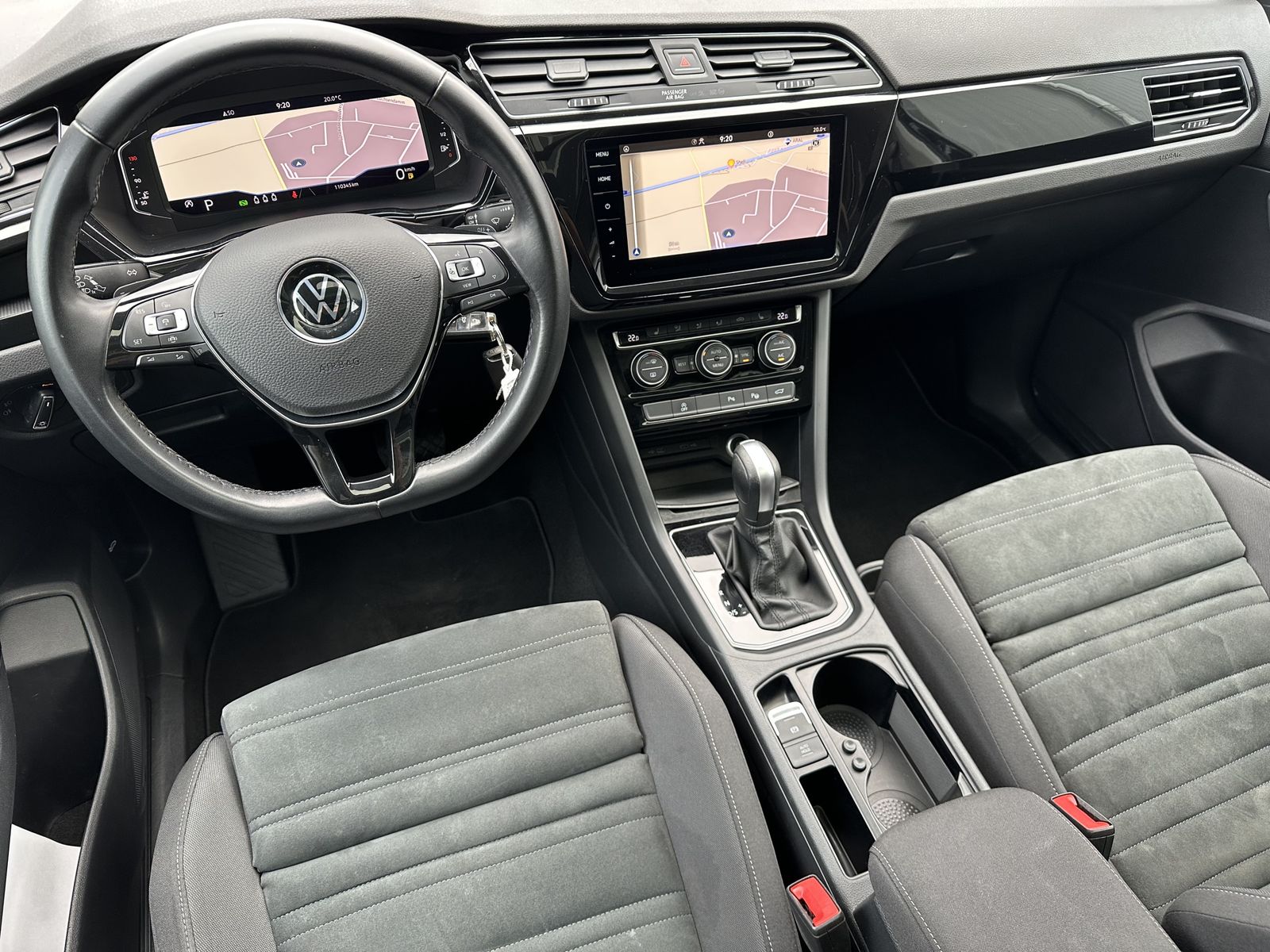 Fahrzeugabbildung Volkswagen Touran 2.0 TDI DSG Highline NAV+LED+ACC+PANO+KAM