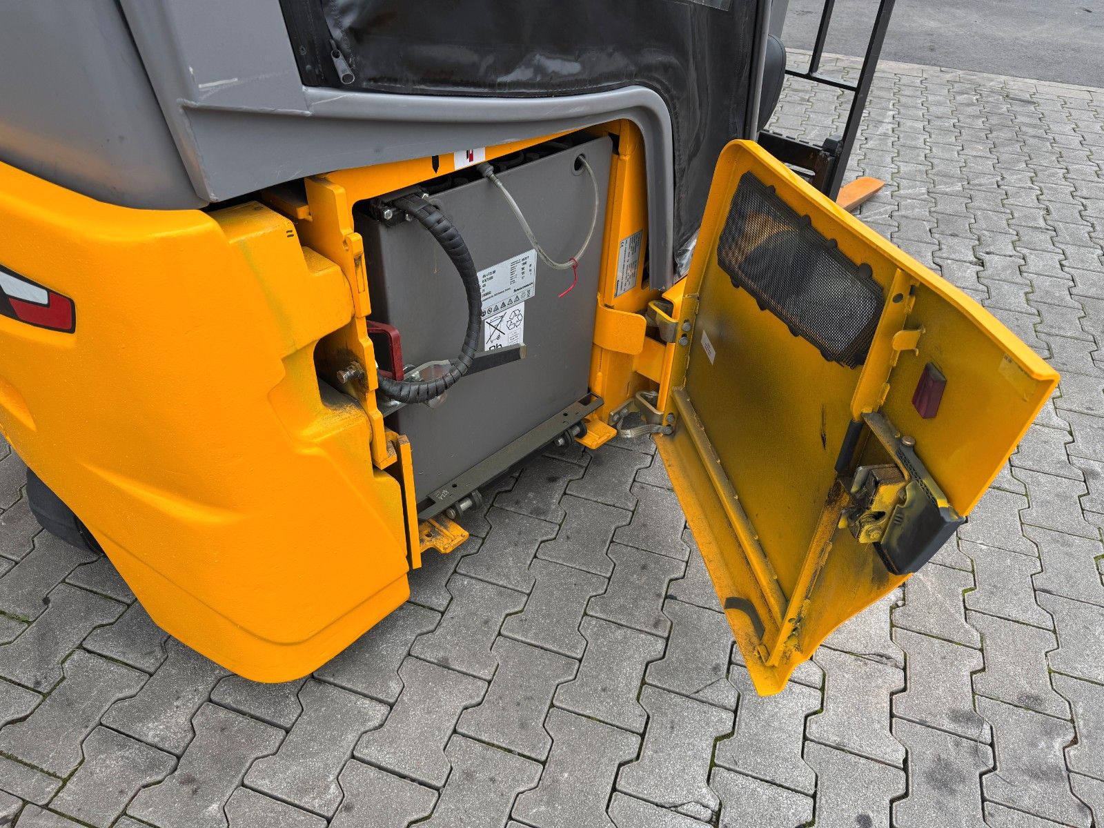 Fahrzeugabbildung Jungheinrich EFG 215 / Triplex: 4.25m! / SS / nur 2.819h!